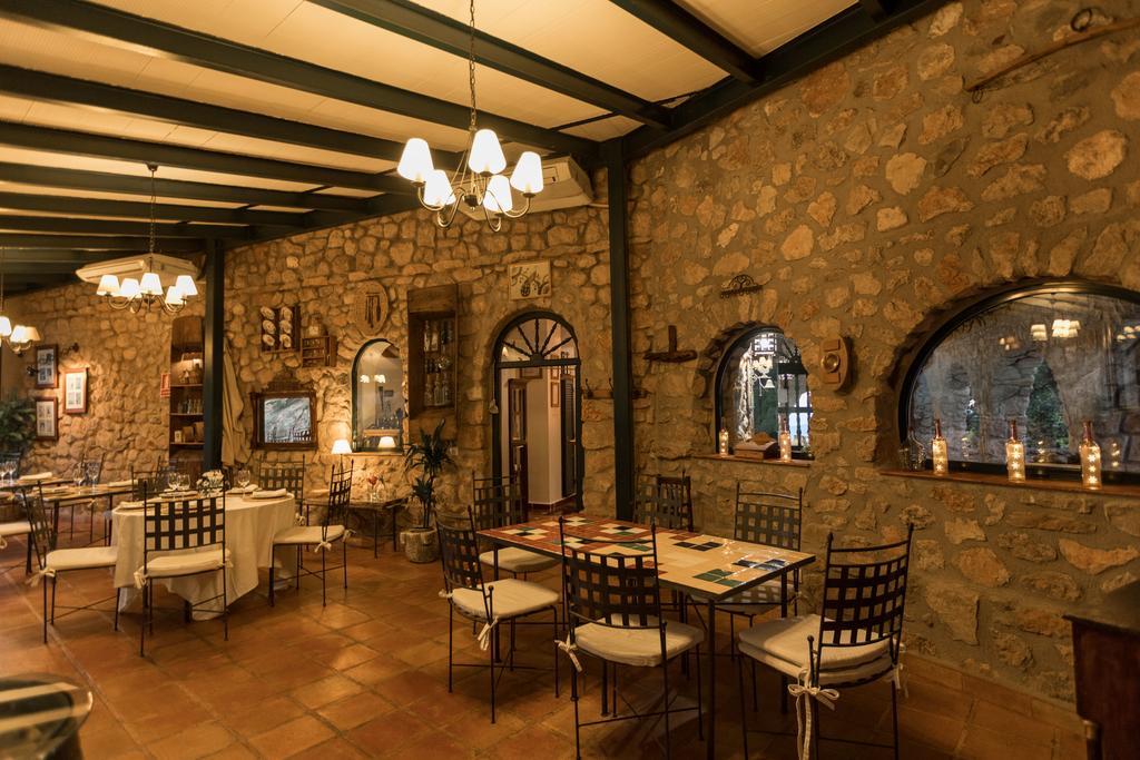 CALERILLA Hotel Burunchel Buitenkant foto