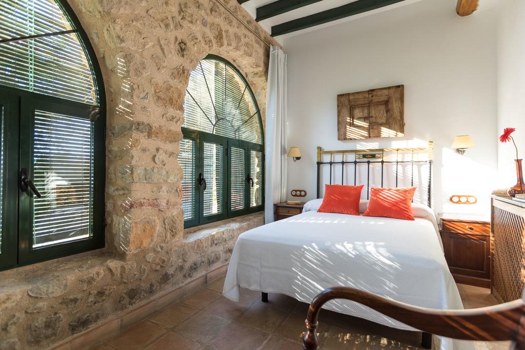 CALERILLA Hotel Burunchel Buitenkant foto